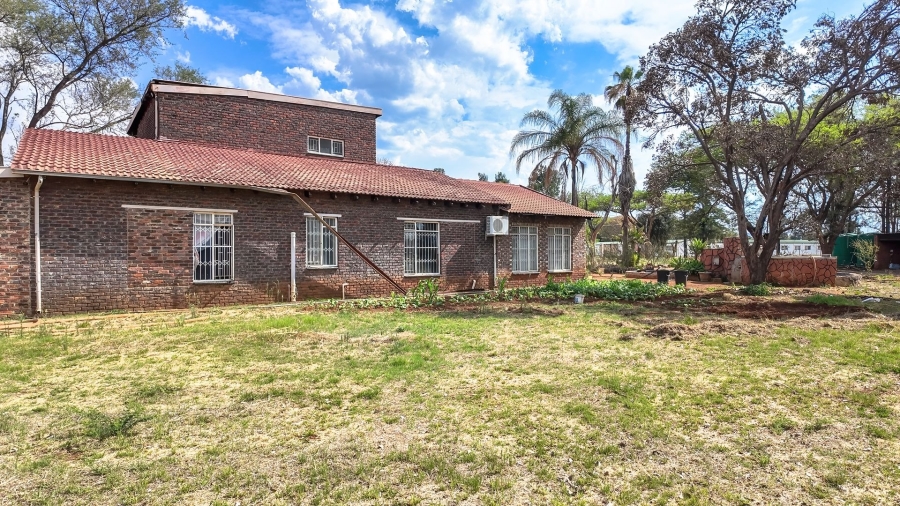 5 Bedroom Property for Sale in Rustenburg Rural North West